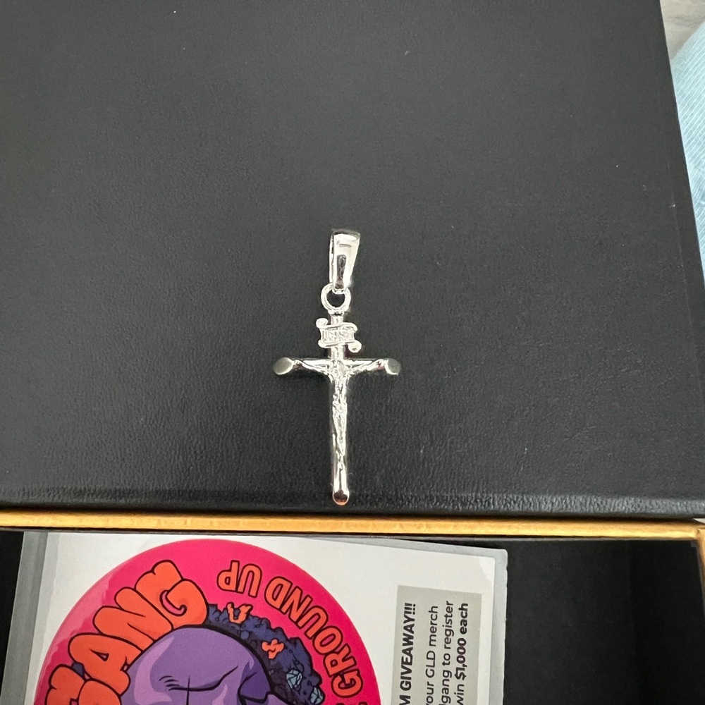 GLD Crucifix in White Gold
